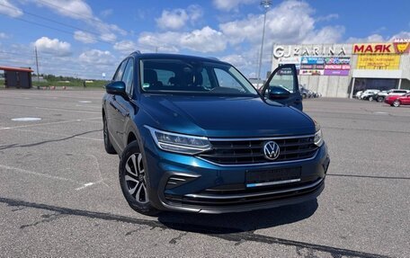 Volkswagen Tiguan II, 2021 год, 2 200 000 рублей, 4 фотография