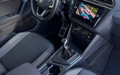 Volkswagen Tiguan II, 2021 год, 2 200 000 рублей, 15 фотография