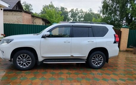 Toyota Land Cruiser Prado 150 рестайлинг 2, 2021 год, 5 200 000 рублей, 5 фотография