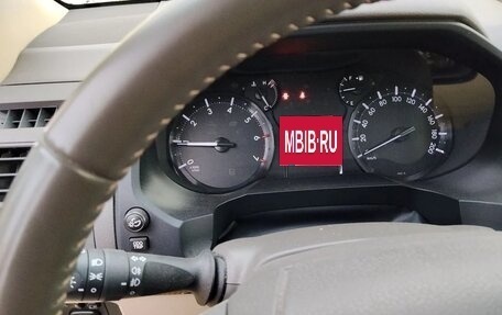 Toyota Land Cruiser Prado 150 рестайлинг 2, 2021 год, 5 200 000 рублей, 7 фотография