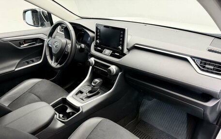 Toyota RAV4, 2021 год, 3 584 000 рублей, 12 фотография