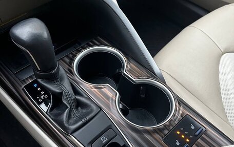 Toyota Camry, 2020 год, 2 800 000 рублей, 3 фотография