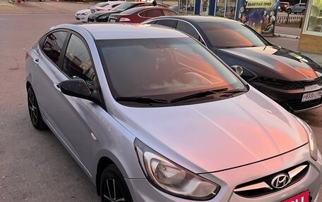 Hyundai Solaris II рестайлинг, 2011 год, 550 000 рублей, 2 фотография