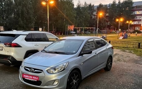 Hyundai Solaris II рестайлинг, 2011 год, 550 000 рублей, 6 фотография