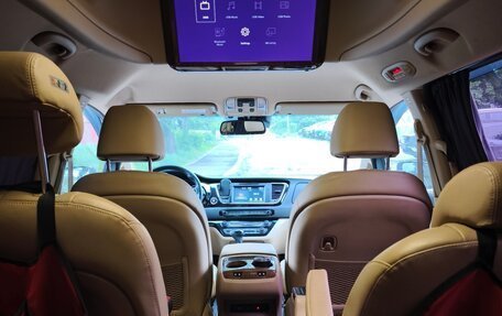 KIA Carnival III, 2016 год, 2 800 000 рублей, 6 фотография