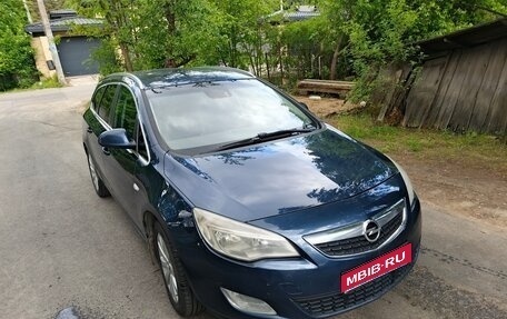 Opel Astra J, 2011 год, 400 000 рублей, 1 фотография