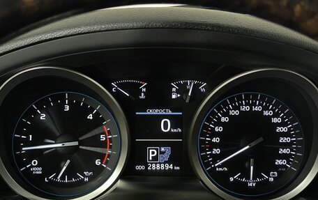 Toyota Land Cruiser 200, 2012 год, 3 050 000 рублей, 7 фотография