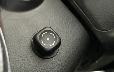 Toyota Land Cruiser 200, 2012 год, 3 050 000 рублей, 21 фотография