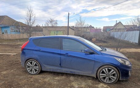 Hyundai Solaris II рестайлинг, 2011 год, 565 000 рублей, 2 фотография