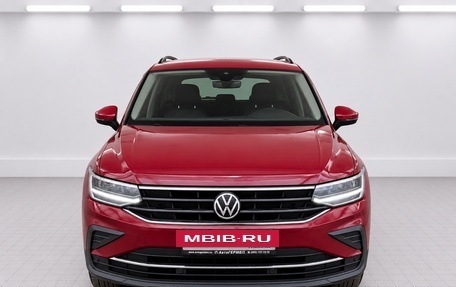 Volkswagen Tiguan II, 2021 год, 2 450 000 рублей, 2 фотография