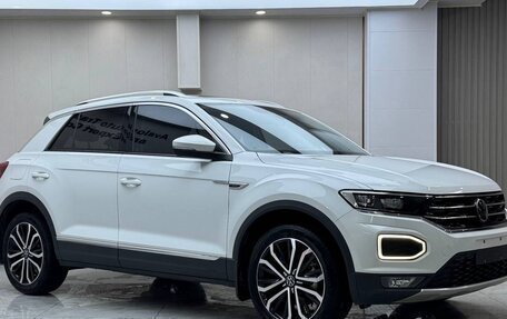 Volkswagen T-Roc I, 2021 год, 2 100 000 рублей, 2 фотография