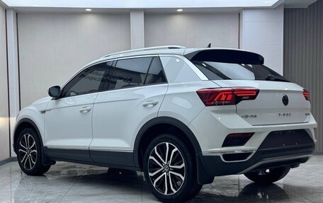 Volkswagen T-Roc I, 2021 год, 2 100 000 рублей, 4 фотография