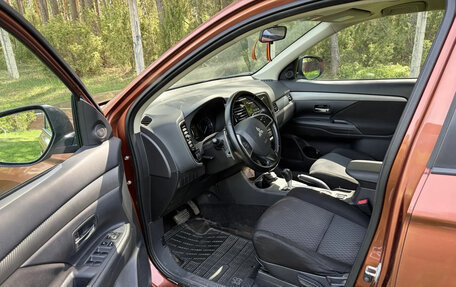 Mitsubishi Outlander III рестайлинг 3, 2012 год, 1 300 000 рублей, 10 фотография