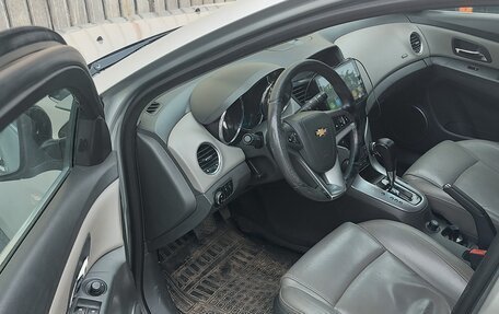 Chevrolet Cruze II, 2010 год, 470 000 рублей, 4 фотография