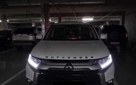 Mitsubishi Outlander III рестайлинг 3, 2018 год, 2 000 000 рублей, 1 фотография
