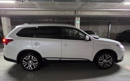 Mitsubishi Outlander III рестайлинг 3, 2018 год, 2 000 000 рублей, 6 фотография