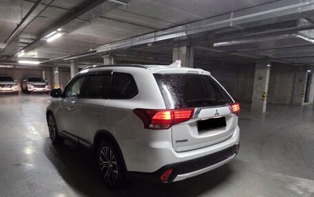 Mitsubishi Outlander III рестайлинг 3, 2018 год, 2 000 000 рублей, 4 фотография