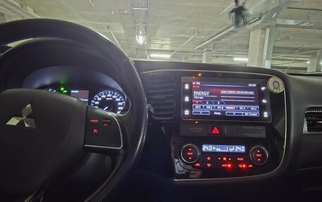 Mitsubishi Outlander III рестайлинг 3, 2018 год, 2 000 000 рублей, 11 фотография