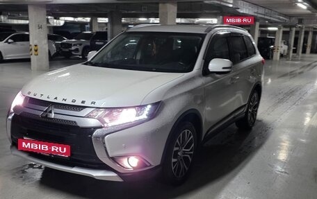 Mitsubishi Outlander III рестайлинг 3, 2018 год, 2 000 000 рублей, 5 фотография