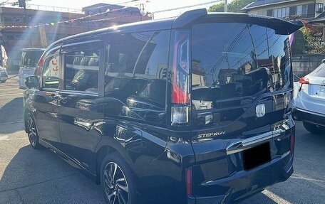 Honda Stepwgn IV, 2021 год, 2 000 000 рублей, 4 фотография