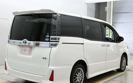 Toyota Voxy III, 2021 год, 1 925 090 рублей, 4 фотография