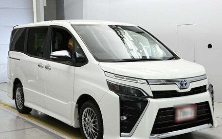 Toyota Voxy III, 2021 год, 1 925 090 рублей, 2 фотография