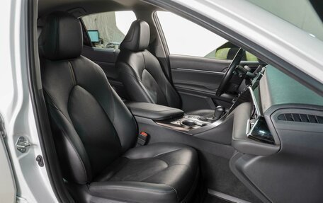 Toyota Camry, 2021 год, 3 199 000 рублей, 9 фотография