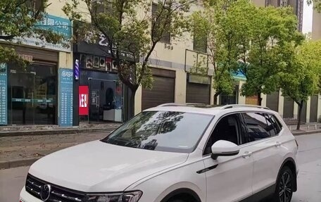 Volkswagen Tiguan II, 2023 год, 2 500 000 рублей, 1 фотография