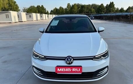Volkswagen Golf VIII, 2021 год, 1 900 000 рублей, 2 фотография