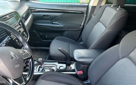 Mitsubishi Outlander III рестайлинг 3, 2018 год, 2 180 000 рублей, 12 фотография