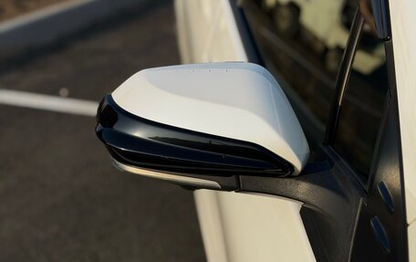 Toyota Prius IV XW50, 2022 год, 2 050 000 рублей, 8 фотография