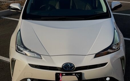 Toyota Prius IV XW50, 2022 год, 2 050 000 рублей, 2 фотография