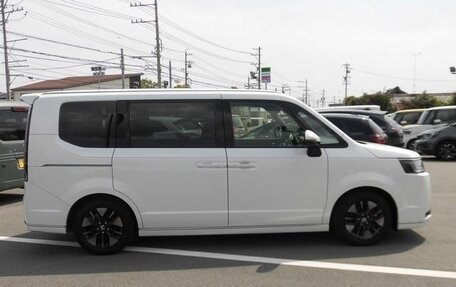Honda Stepwgn, 2023 год, 2 408 153 рублей, 5 фотография