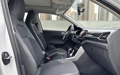 Volkswagen T-Cross I, 2023 год, 1 690 025 рублей, 10 фотография