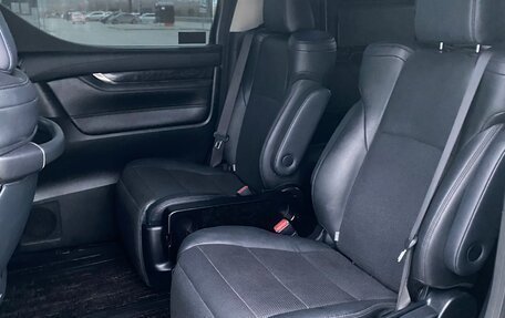 Toyota Alphard III, 2018 год, 4 230 000 рублей, 8 фотография
