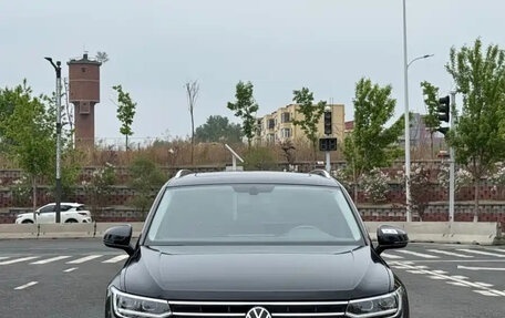 Volkswagen Tiguan II, 2022 год, 2 190 025 рублей, 2 фотография