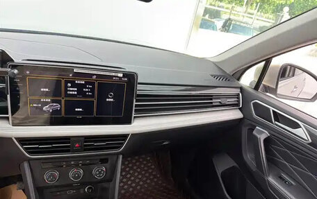 Volkswagen Tiguan II, 2023 год, 2 380 000 рублей, 8 фотография