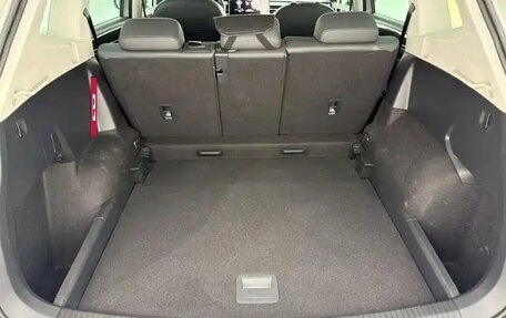 Volkswagen Tiguan II, 2023 год, 2 380 000 рублей, 10 фотография