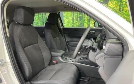 Honda Vezel, 2022 год, 1 650 000 рублей, 14 фотография