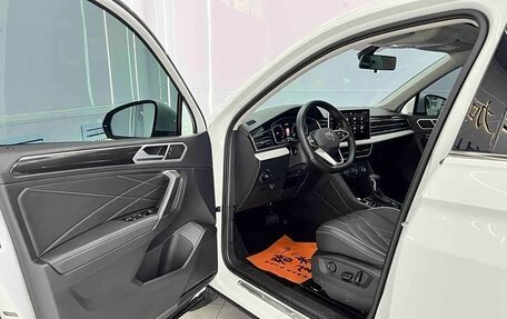 Volkswagen Tiguan II, 2022 год, 2 700 000 рублей, 4 фотография