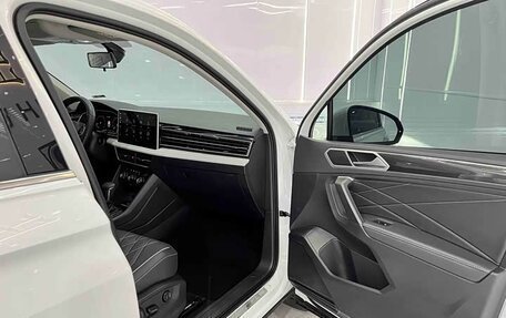 Volkswagen Tiguan II, 2022 год, 2 700 000 рублей, 8 фотография