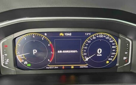 Volkswagen Tiguan II, 2022 год, 2 700 000 рублей, 12 фотография
