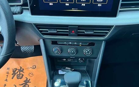 Volkswagen Tiguan II, 2022 год, 2 700 000 рублей, 15 фотография