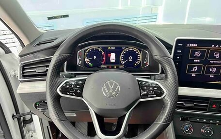 Volkswagen Tiguan II, 2022 год, 2 700 000 рублей, 10 фотография