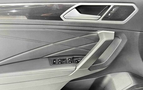 Volkswagen Tiguan II, 2022 год, 2 700 000 рублей, 14 фотография
