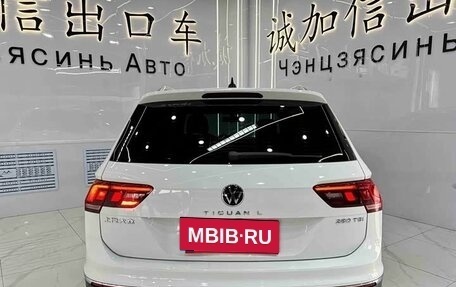 Volkswagen Tiguan II, 2022 год, 2 700 000 рублей, 9 фотография