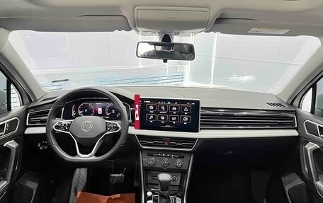 Volkswagen Tiguan II, 2022 год, 2 700 000 рублей, 2 фотография