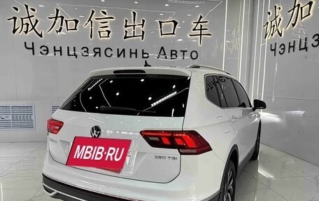 Volkswagen Tiguan II, 2022 год, 2 700 000 рублей, 7 фотография