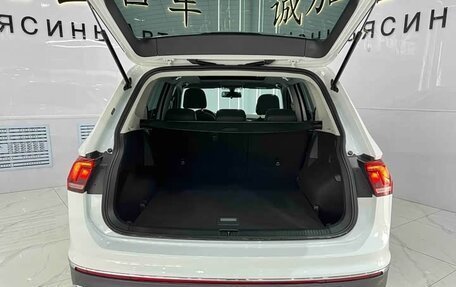 Volkswagen Tiguan II, 2022 год, 2 700 000 рублей, 17 фотография