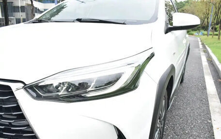 Toyota Yaris, 2022 год, 1 350 025 рублей, 4 фотография
